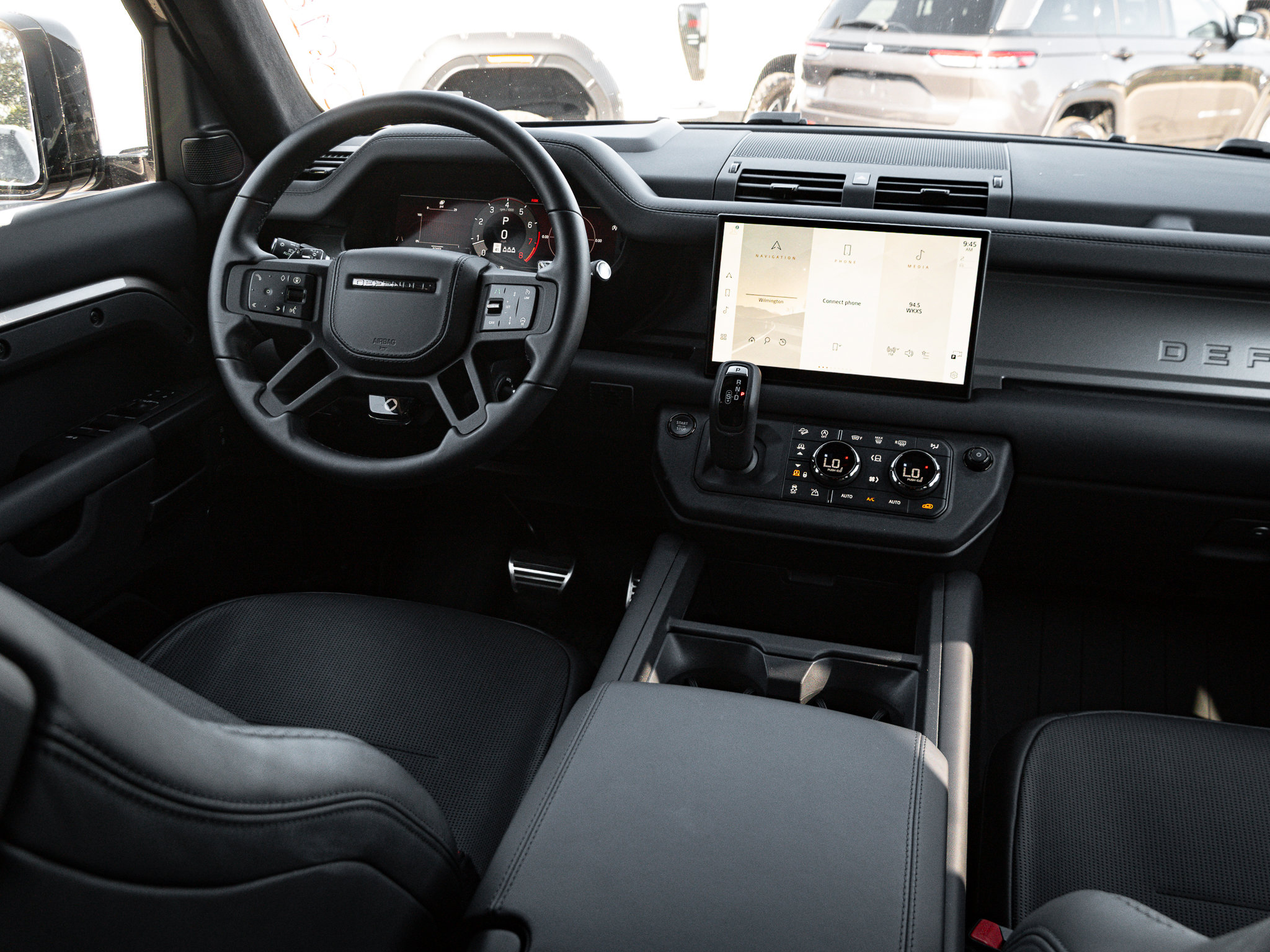 Used 2025 Land Rover Defender 110 image 32