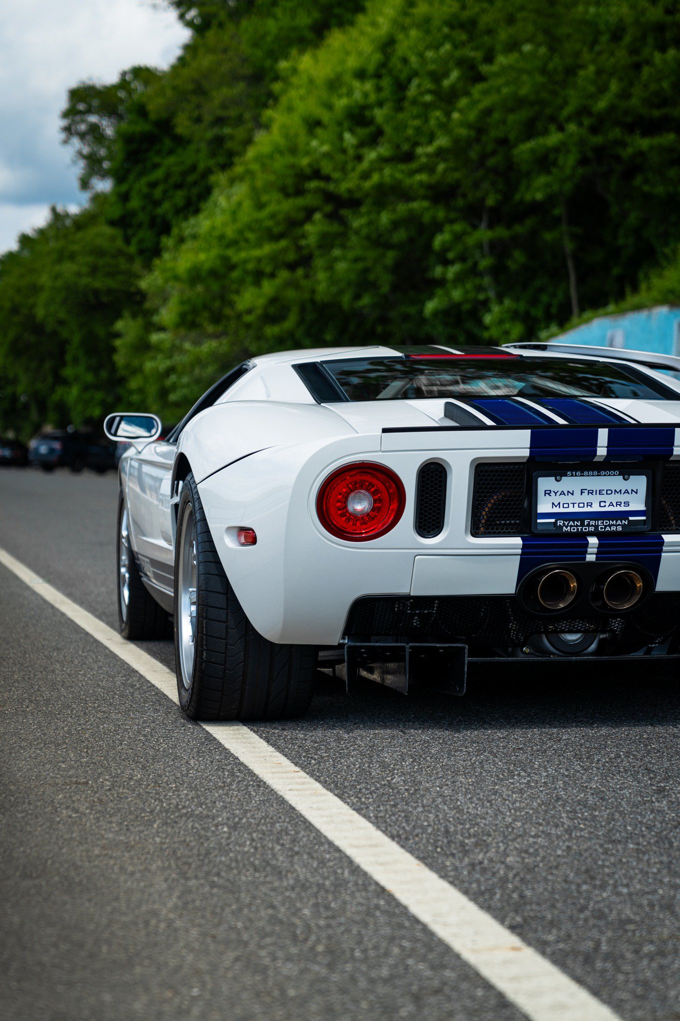 Used 2006 Ford GT RWD image 11