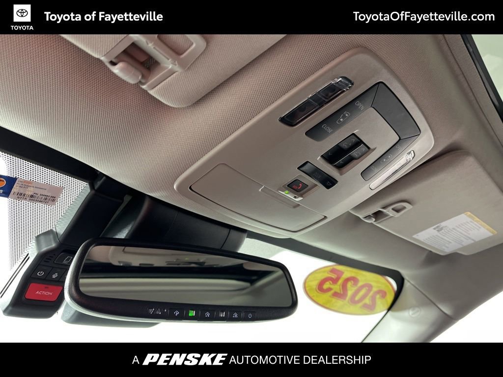 Used 2025 Toyota Sienna LE w/ LE Plus Package image 27