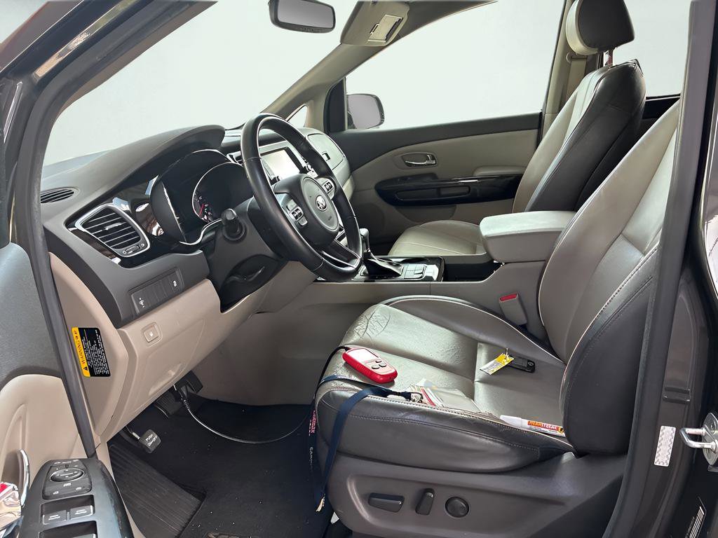 Used 2017 Kia Sedona EX image 4