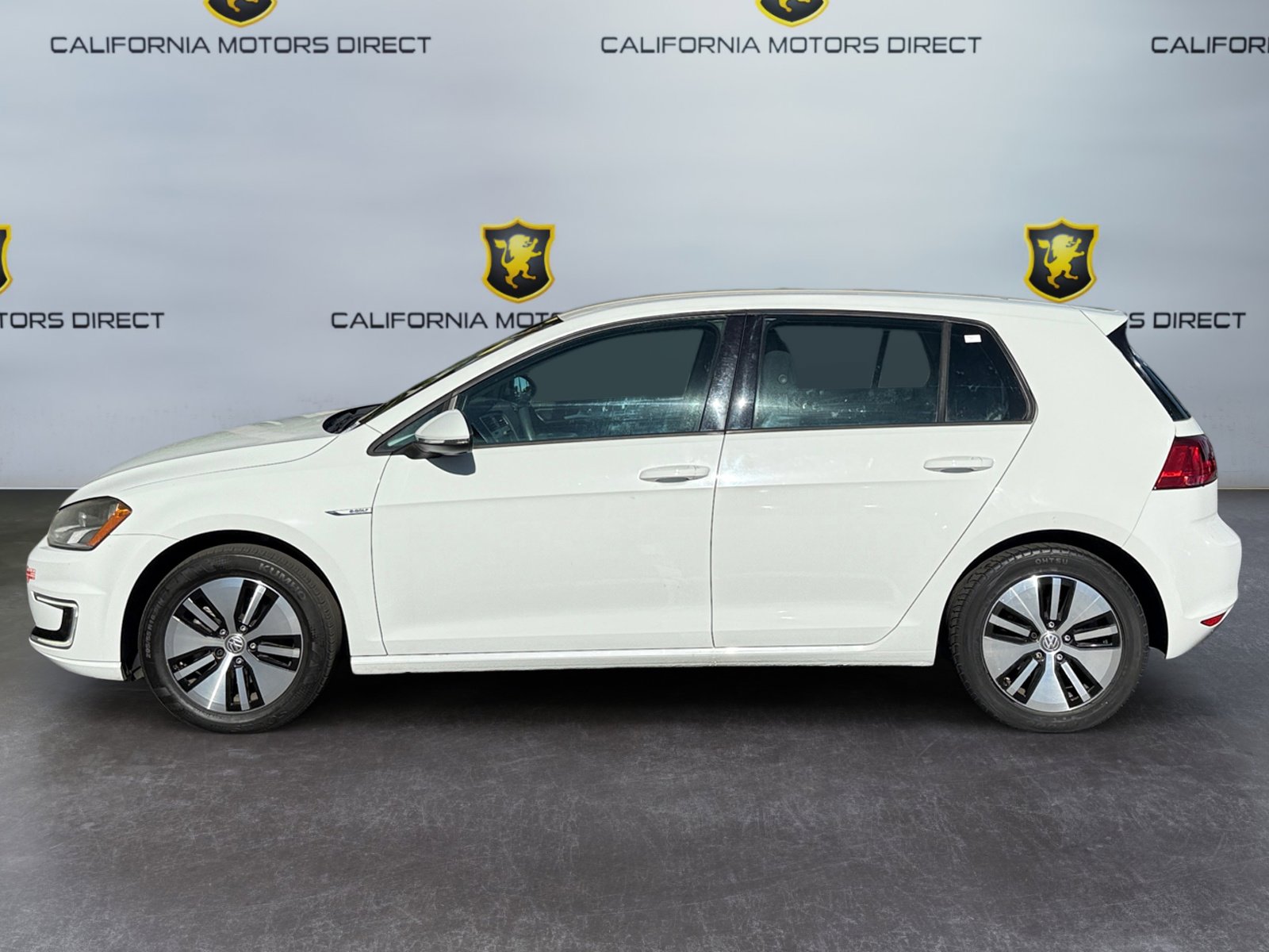 Used 2016 Volkswagen e-Golf SE w/ DC Fast Charging Package image 2