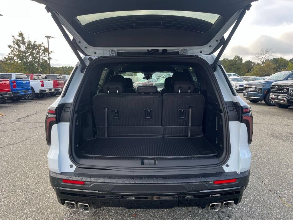 New 2026 Chevrolet Traverse LT w/ Midnight/Sport Edition FWD image 5