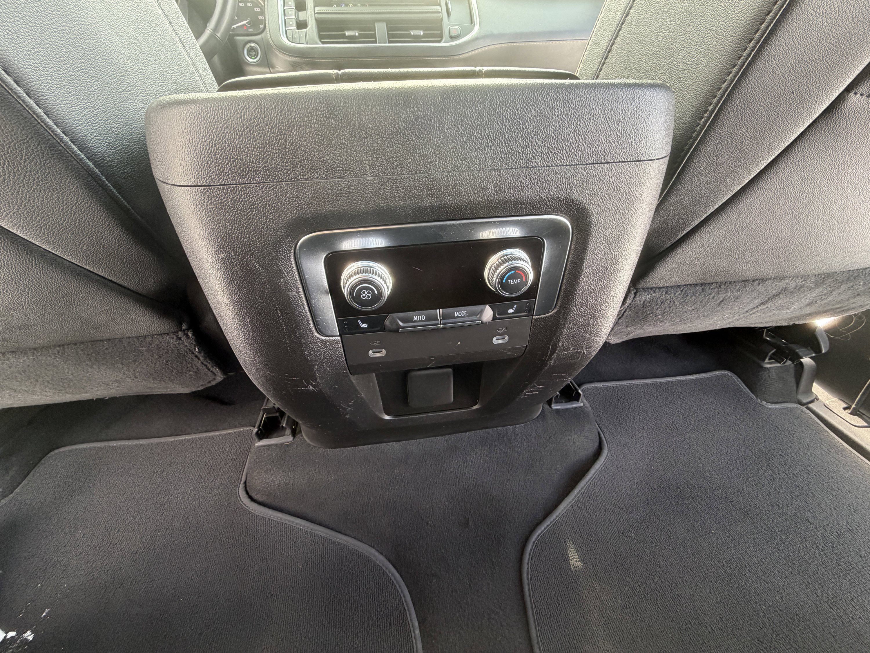 Used 2021 GMC Yukon AT4 w/ Technology Package AWD/4WD image 22