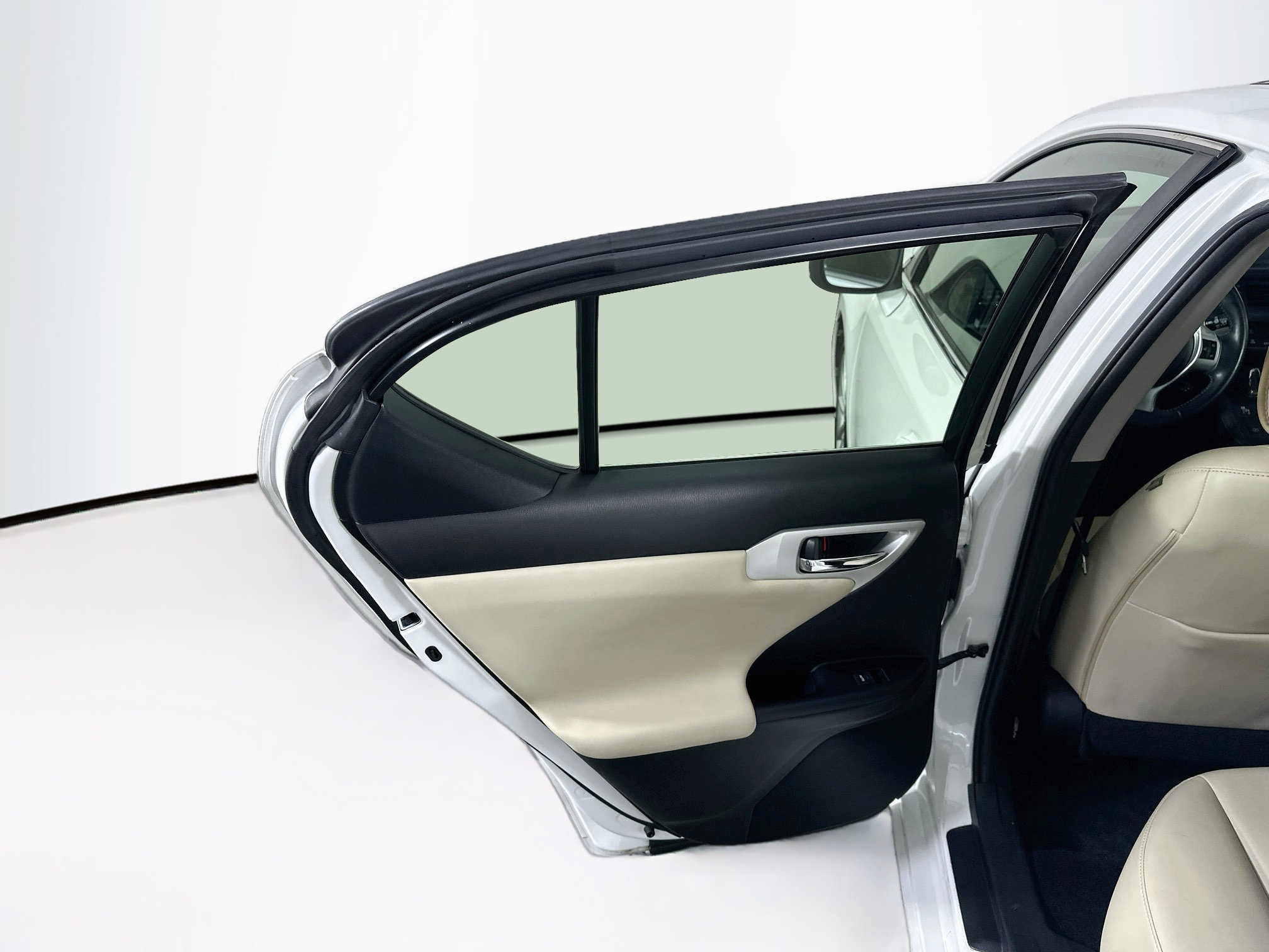 Used 2013 Lexus CT 200h w/ Premium Pkg w/Navigation FWD image 27