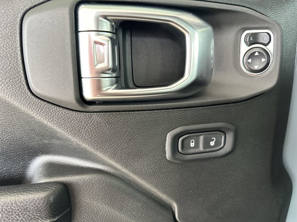 Used 2024 Jeep Wrangler Unlimited Rubicon w/ Safety Group image 11