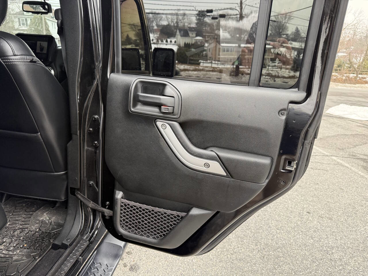 Used 2017 Jeep Wrangler Unlimited Sahara w/ Connectivity Group image 22