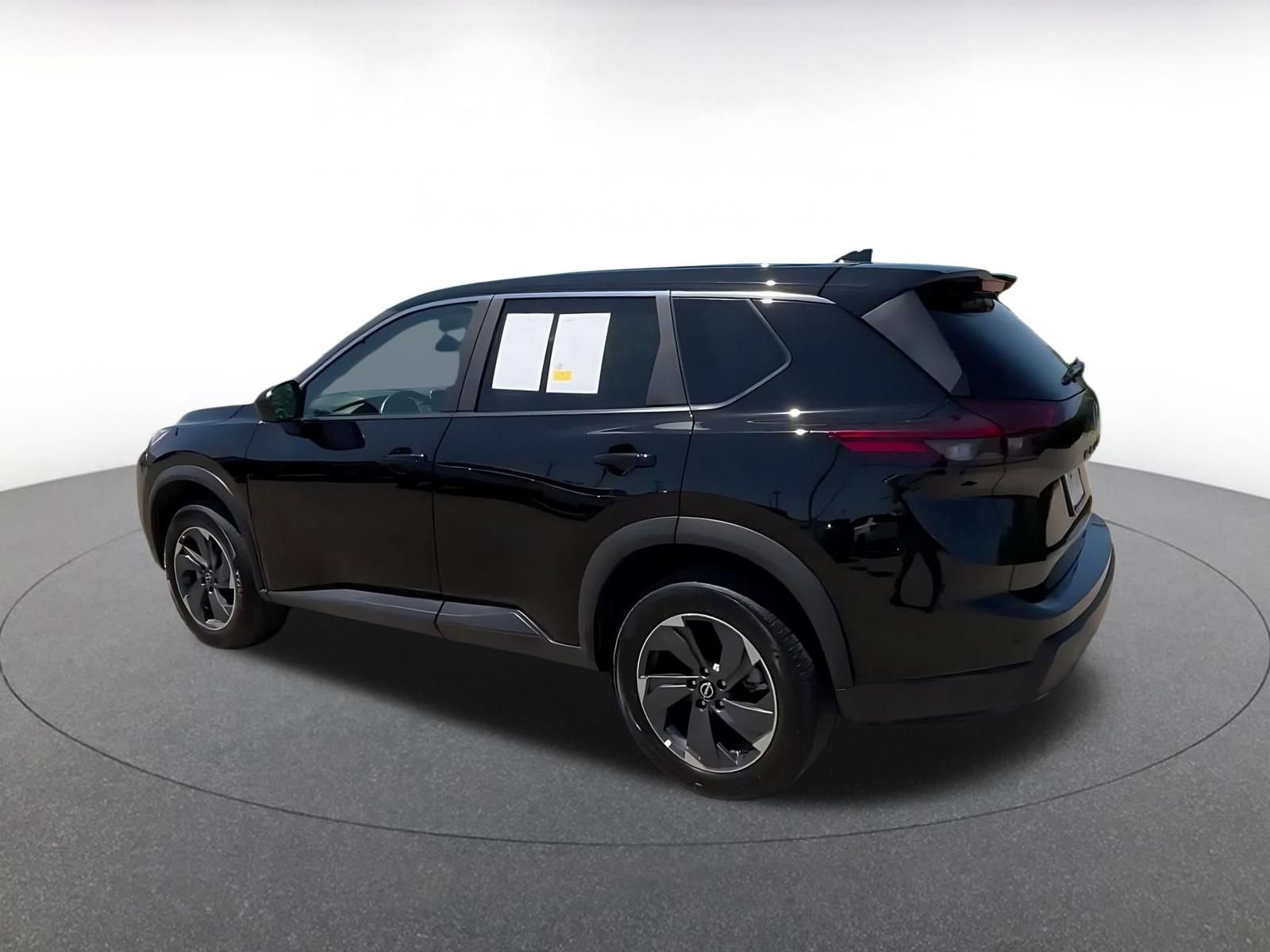 Used 2025 Nissan Rogue SV FWD image 10