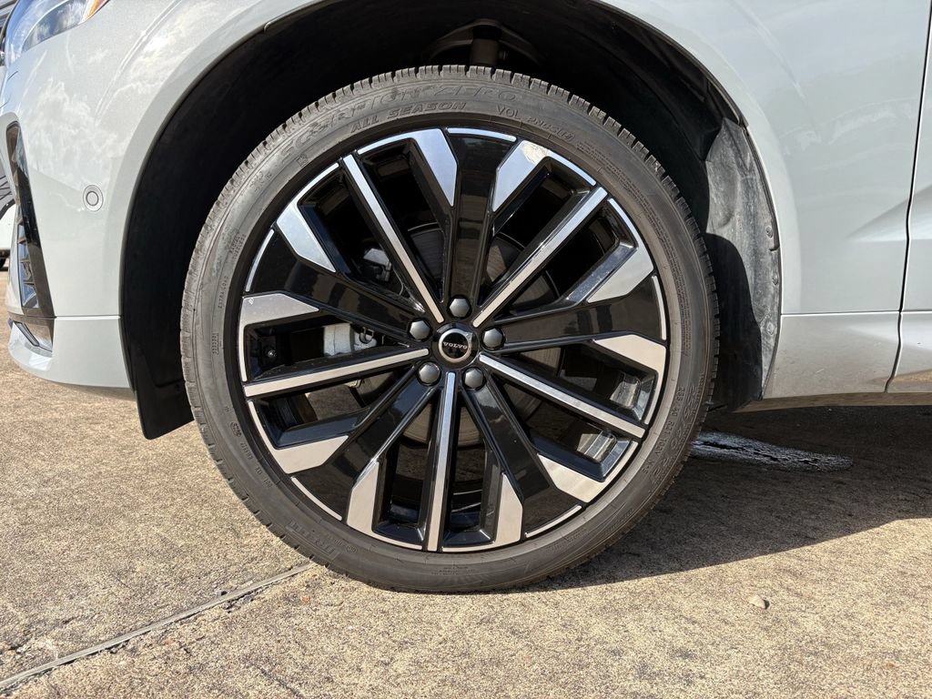 Used 2026 Volvo XC60 B5 Ultra AWD/4WD image 9