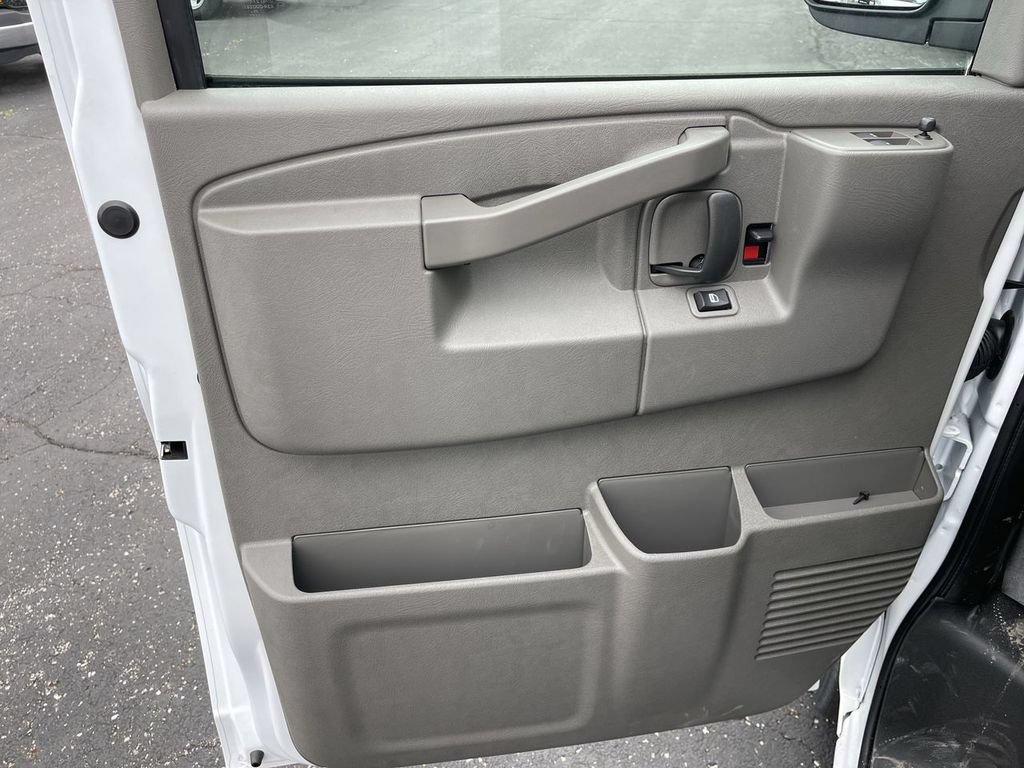 New 2026 Chevrolet Express 2500 Extended w/ Driver Convenience Package RWD image 6
