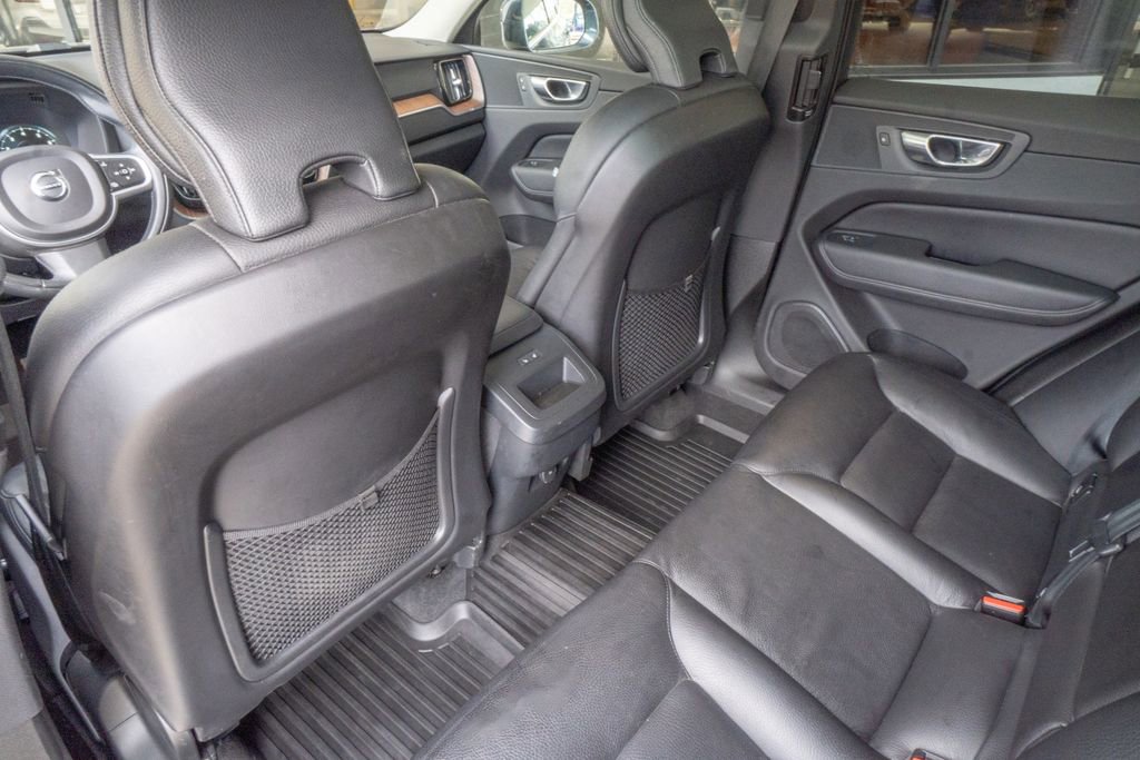 Used 2021 Volvo XC60 T5 Momentum w/ Climate Package image 18
