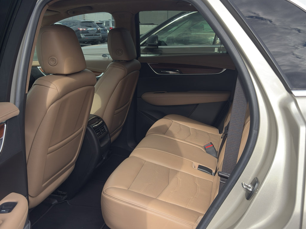 Used 2017 Cadillac XT5 Platinum w/ Driver Assist Package AWD/4WD image 8