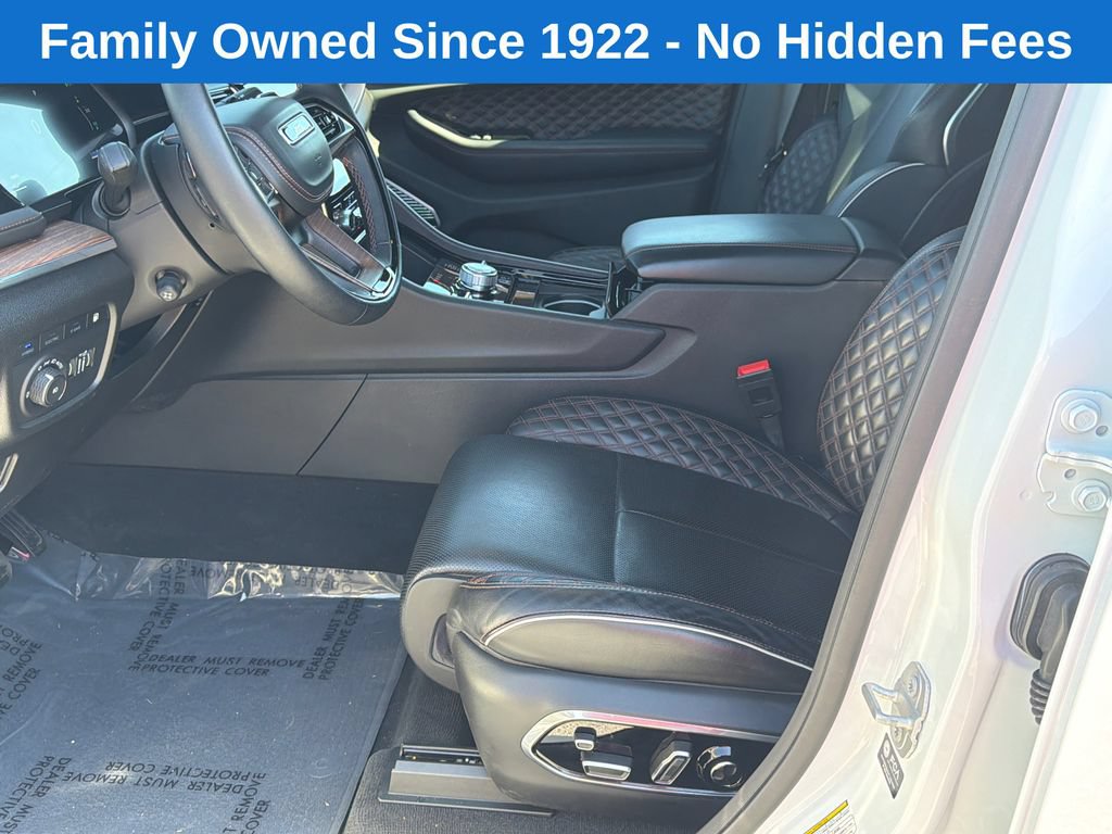 Used 2022 Jeep Grand Cherokee Summit w/ Luxury Tech Group V AWD/4WD image 9