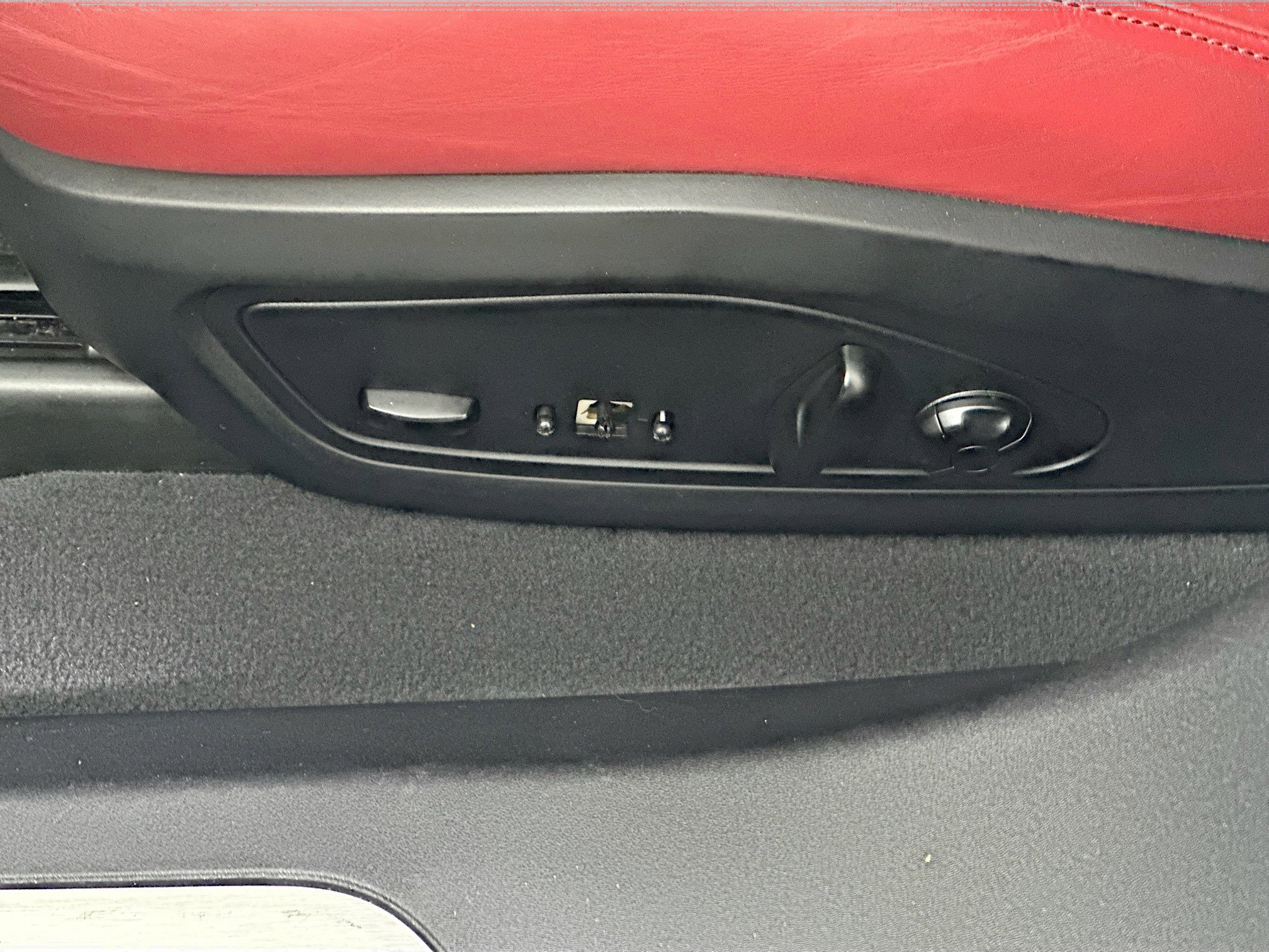 Used 2020 Porsche Taycan 4S AWD/4WD image 13