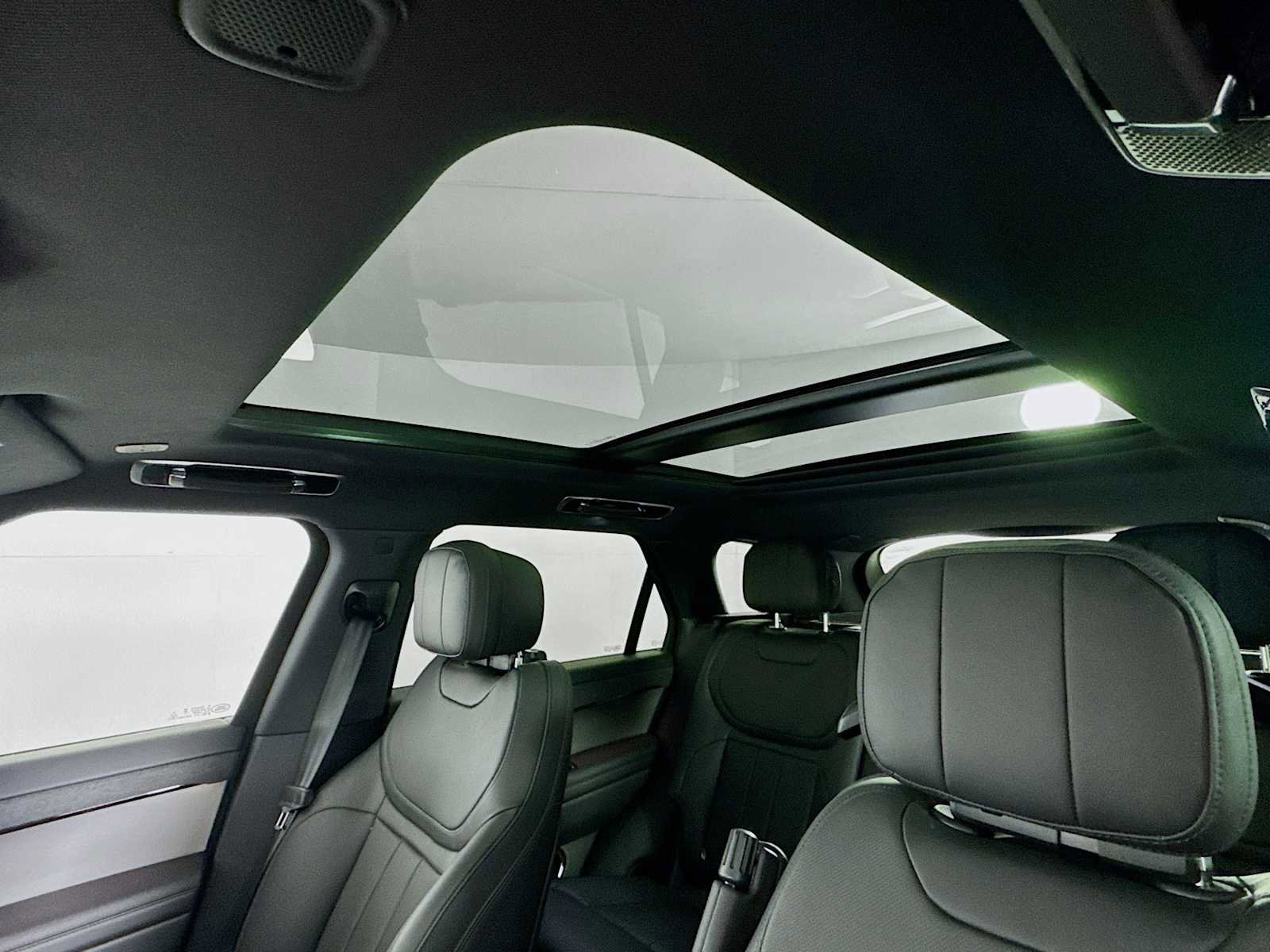 Used 2025 Land Rover Range Rover Sport SE image 13