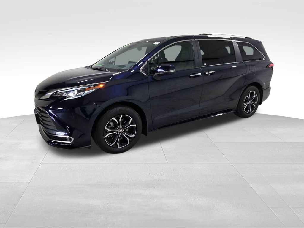 Used 2025 Toyota Sienna Platinum AWD/4WD image 5