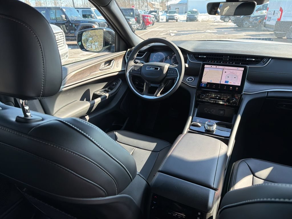 New 2025 Jeep Grand Cherokee L Limited AWD/4WD image 11
