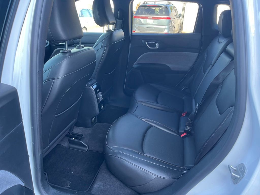 Used 2023 Jeep Compass Latitude image 27