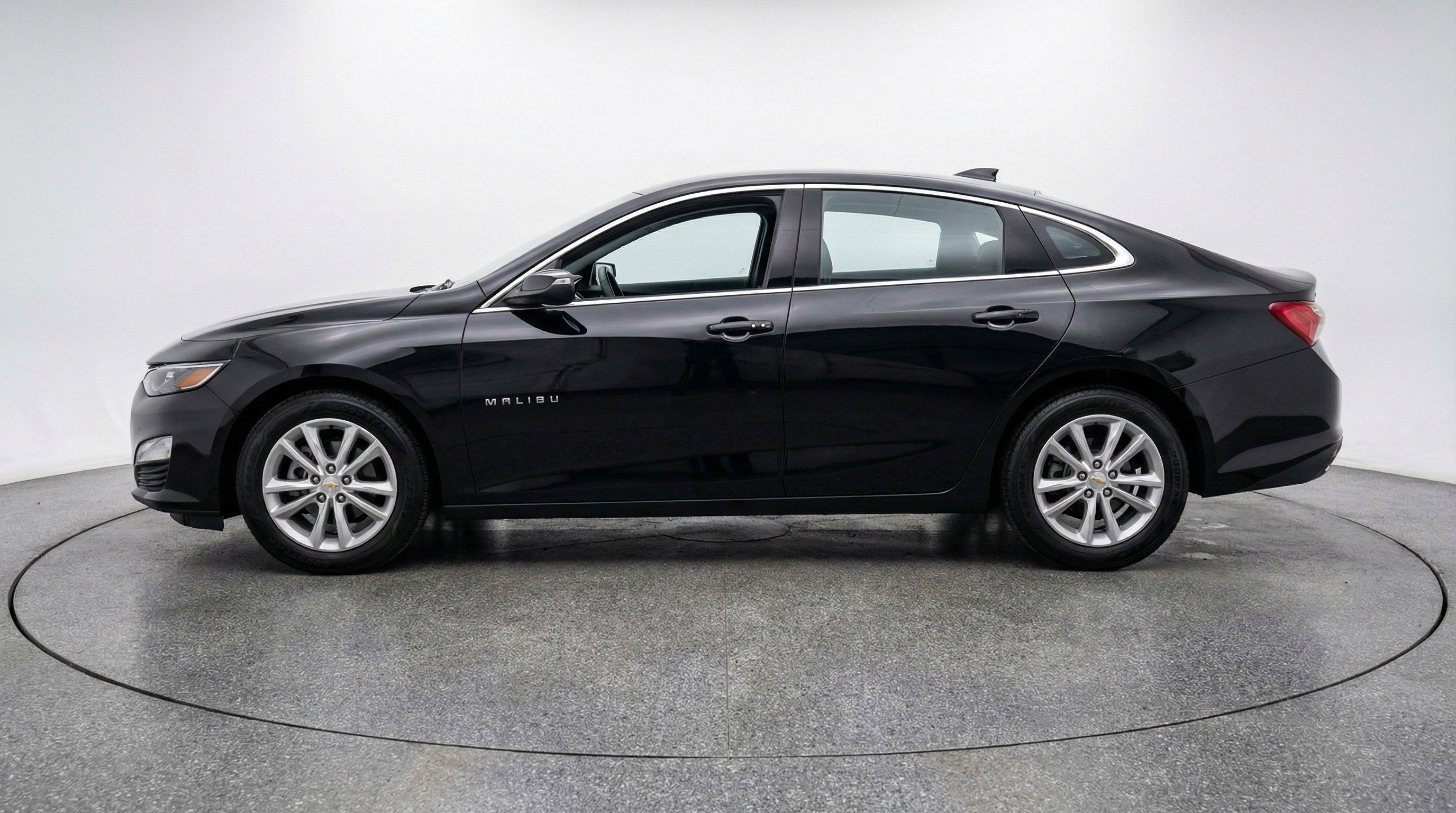 Used 2024 Chevrolet Malibu LT image 5