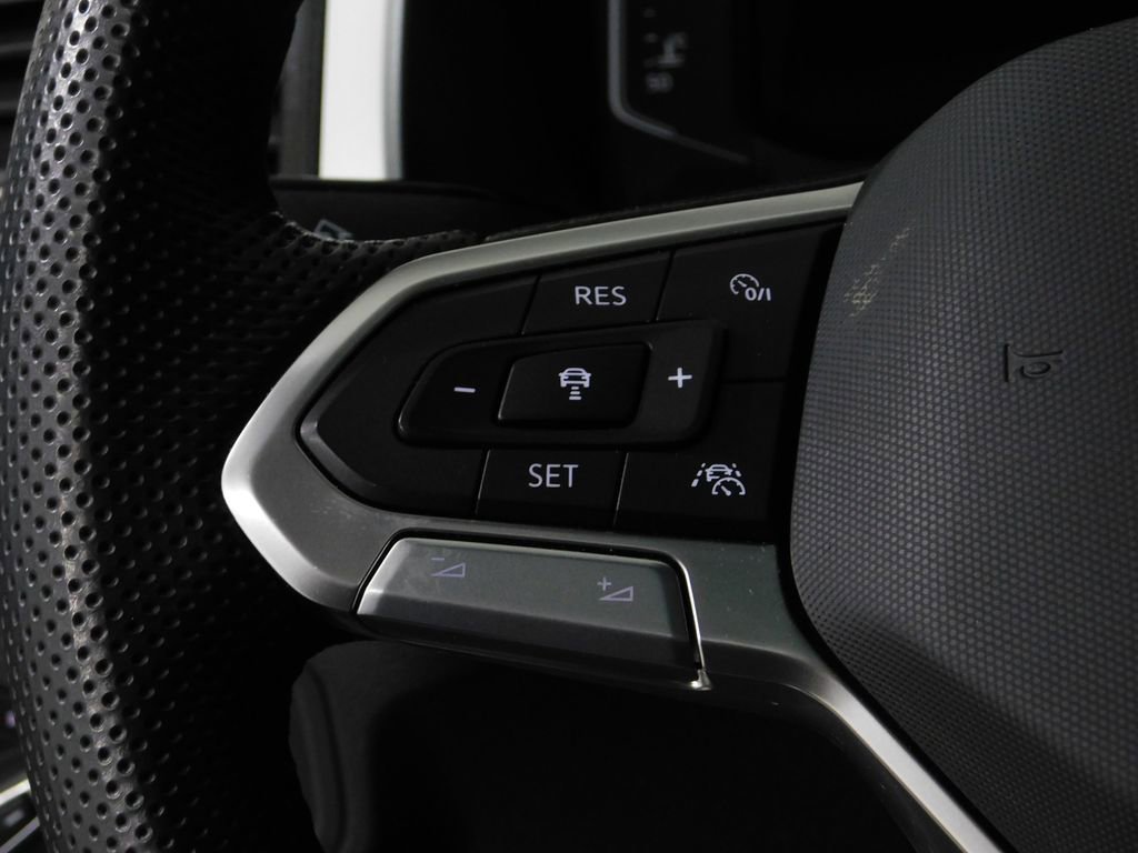 Used 2023 Volkswagen Atlas Cross Sport SEL Premium R-Line image 41