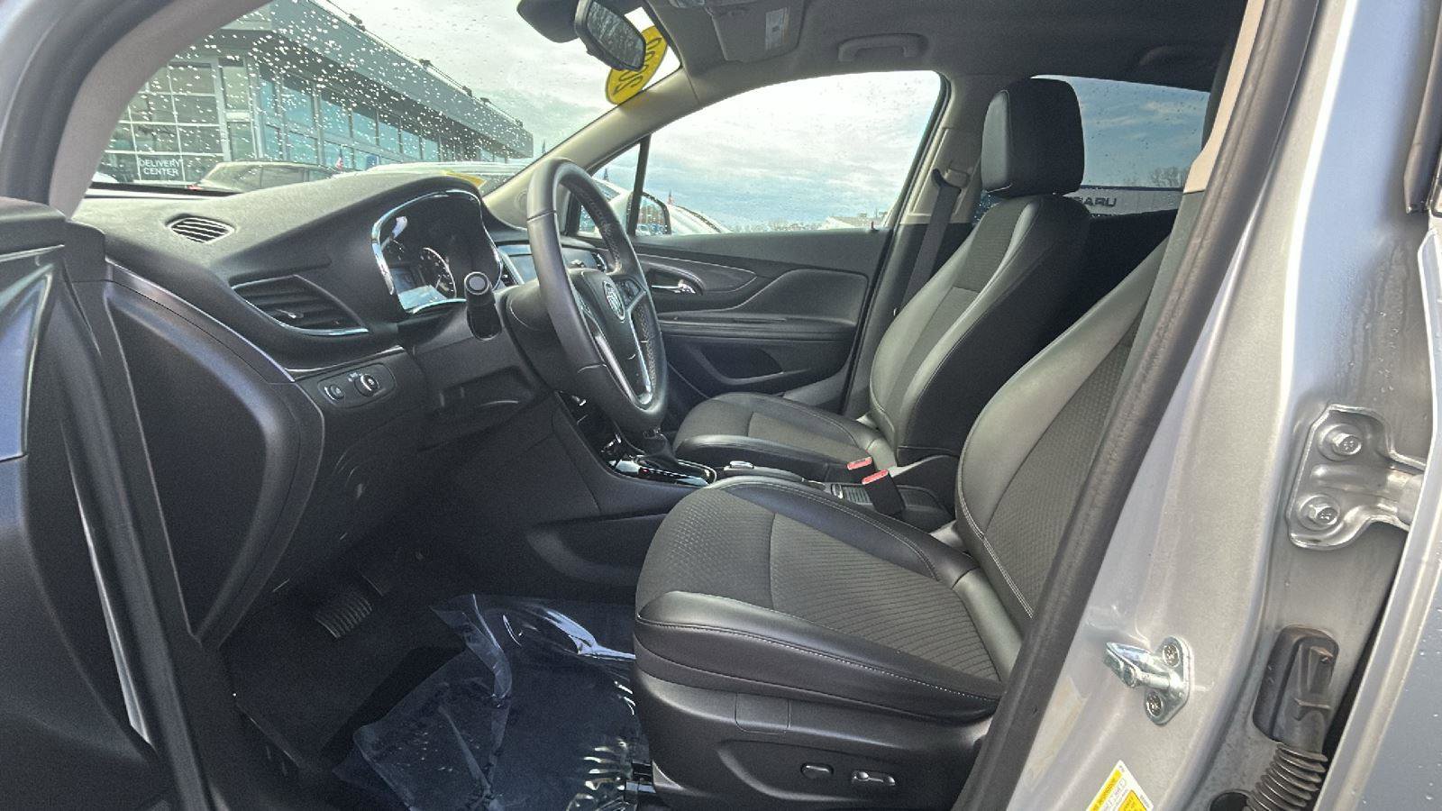 Used 2022 Buick Encore Preferred w/ Safety Package image 27