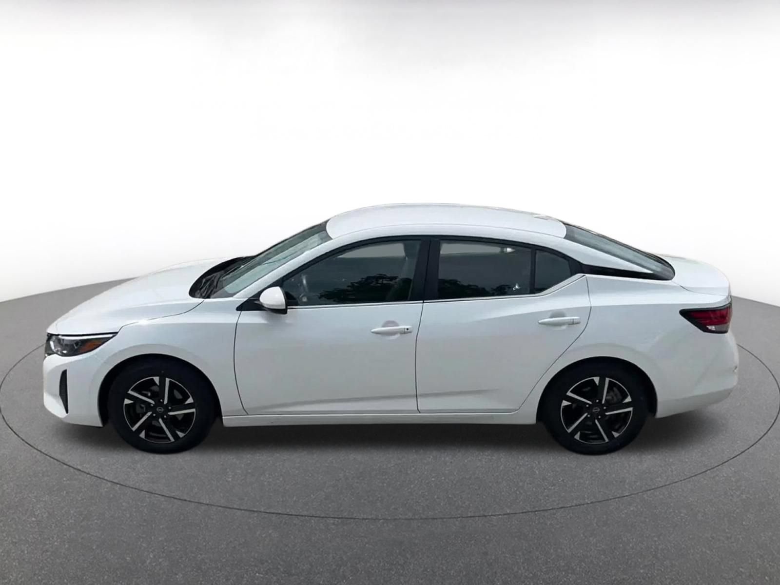 Used 2025 Nissan Sentra SV FWD image 9