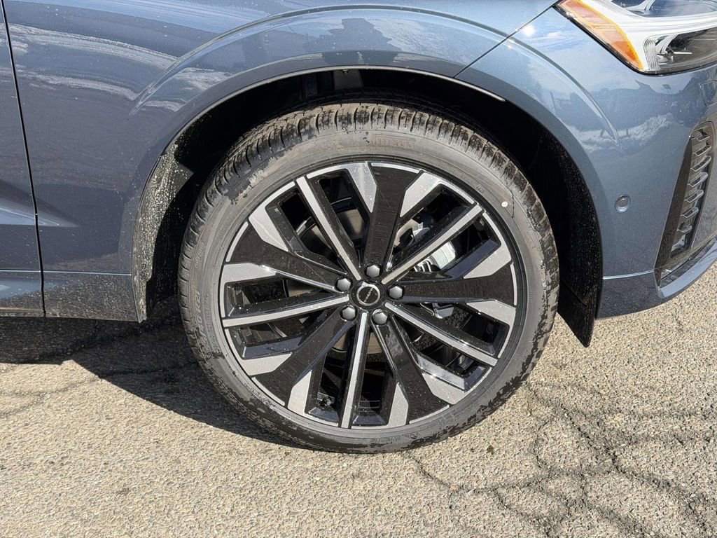 New 2026 Volvo XC60 B5 Ultra w/ Protection Package Premier image 24