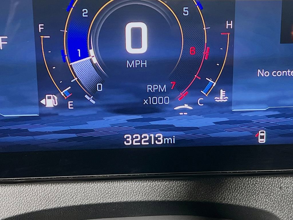 Used 2025 Chevrolet Traverse LT w/ Sun and Wheel Package image 12