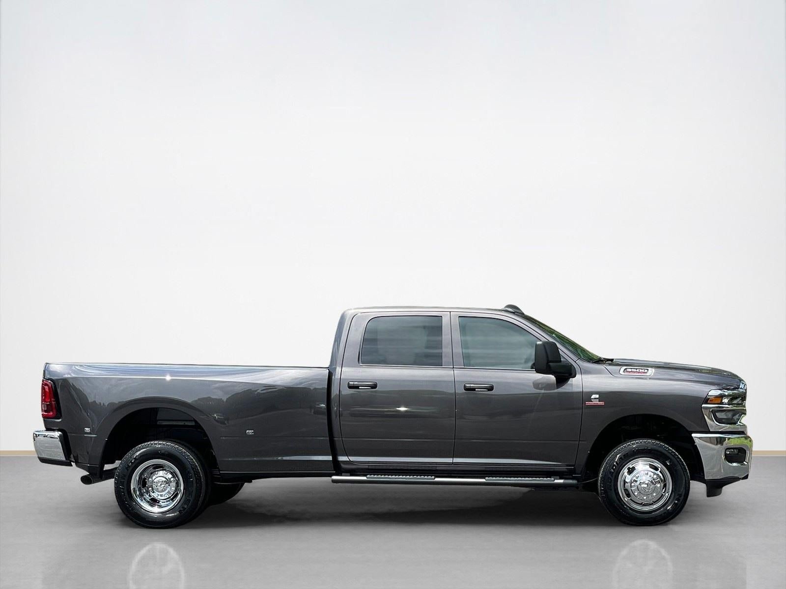 New 2026 RAM 3500 Tradesman AWD/4WD image 9