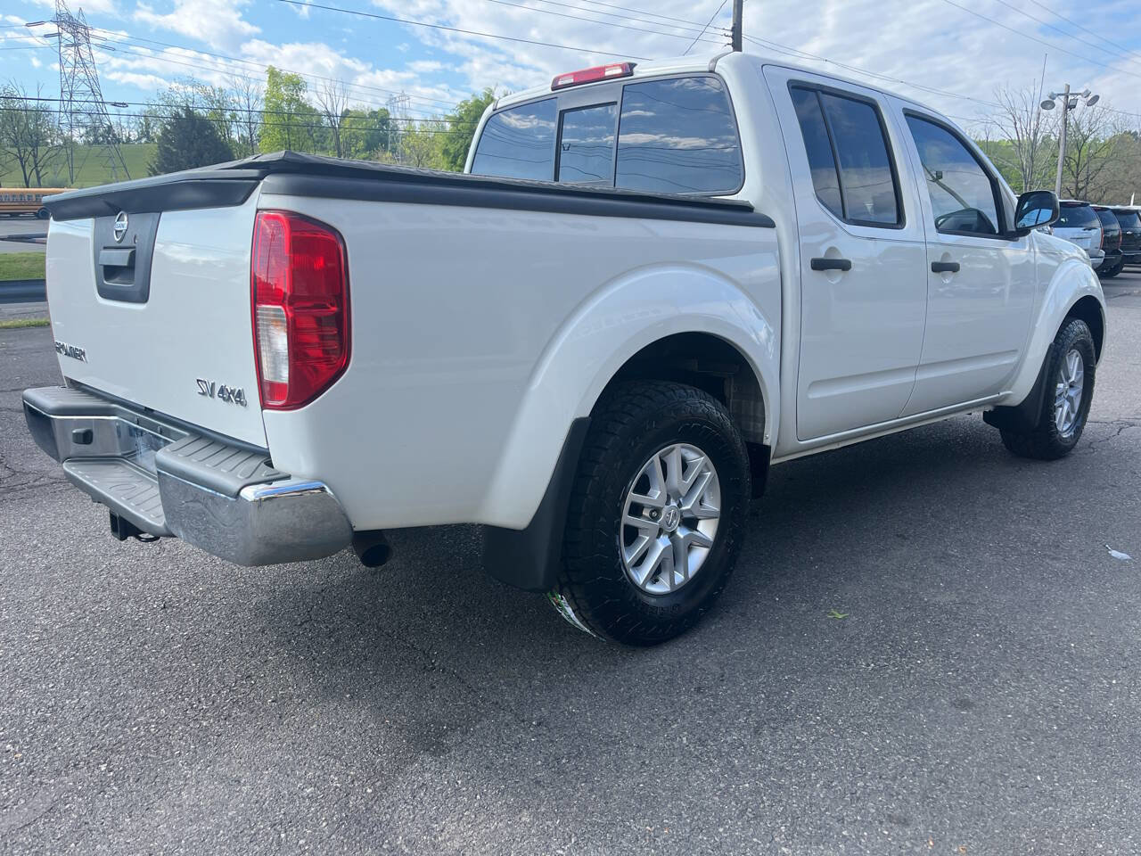 Used 2015 Nissan Frontier SV AWD/4WD image 6