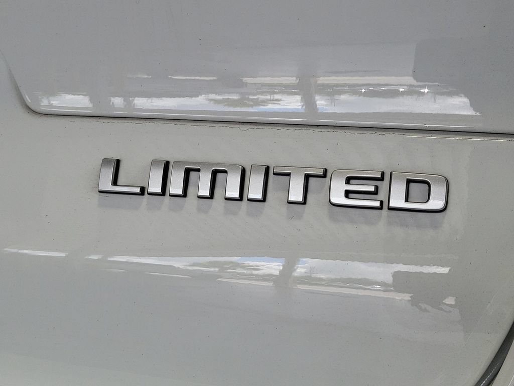 Used 2025 Jeep Grand Cherokee L Limited w/ Luxury Tech Group II RWD image 7