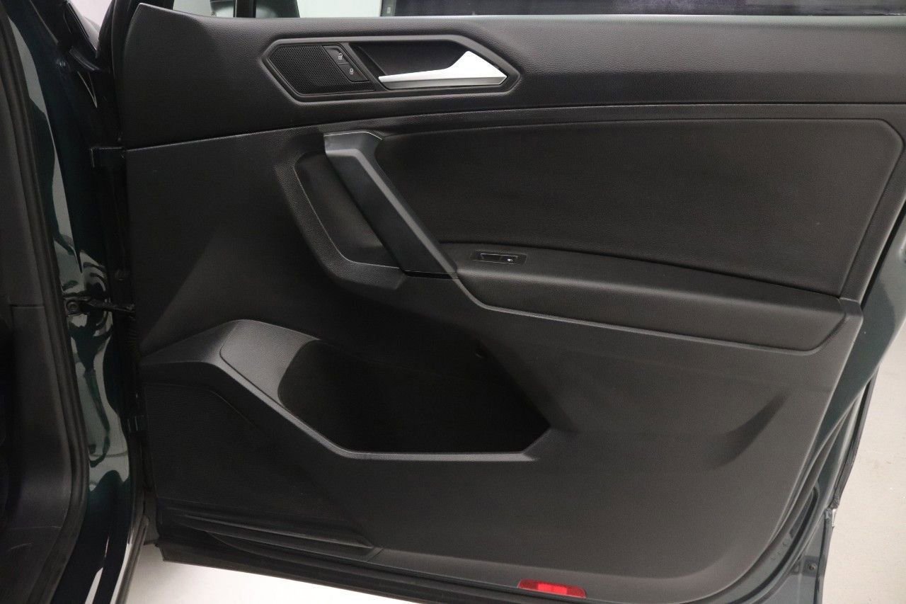 Used 2019 Volkswagen Tiguan SEL image 24