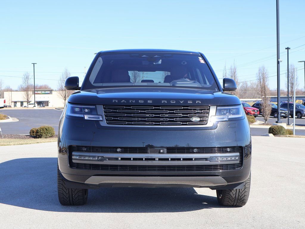 Used 2023 Land Rover Range Rover SE AWD/4WD image 2