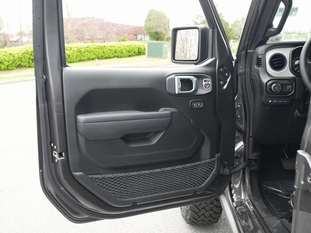 Used 2024 Jeep Wrangler Unlimited image 18