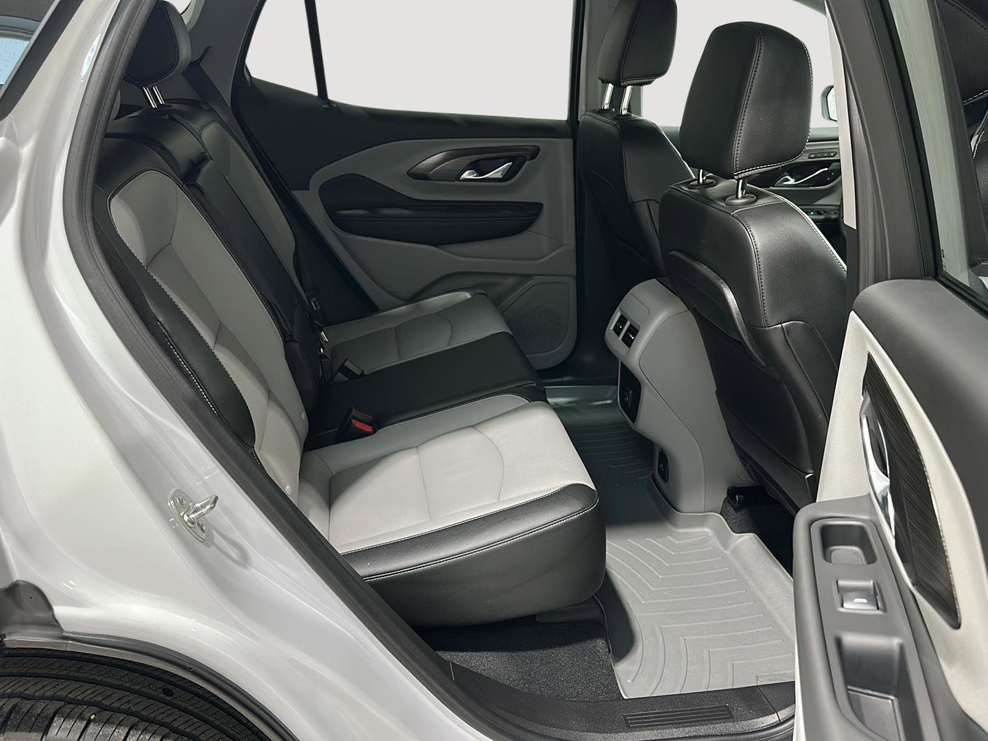 Used 2024 GMC Terrain SLT w/ Tech Package image 24