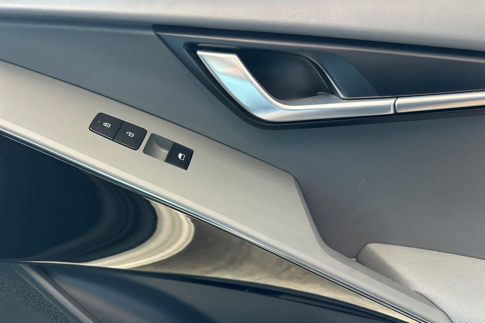 Used 2023 Kia Niro EX image 19