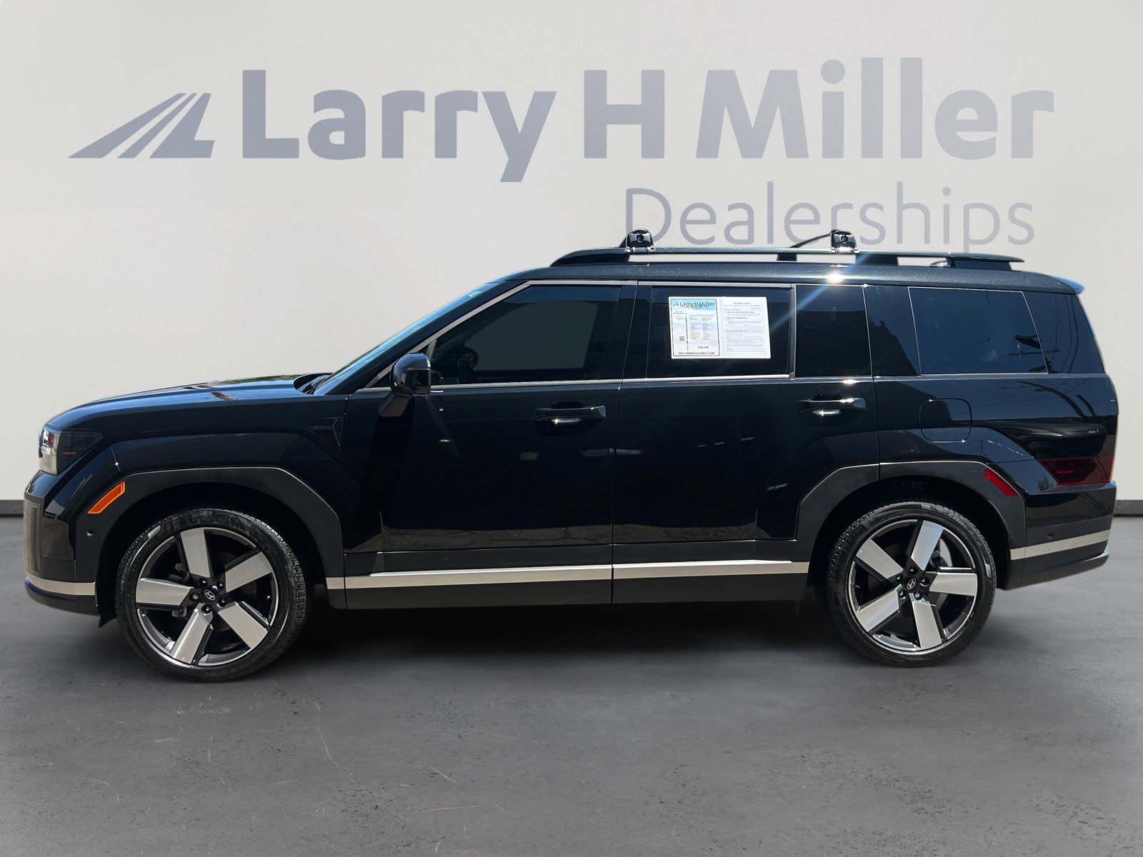 Certified 2025 Hyundai Santa Fe Limited FWD image 3