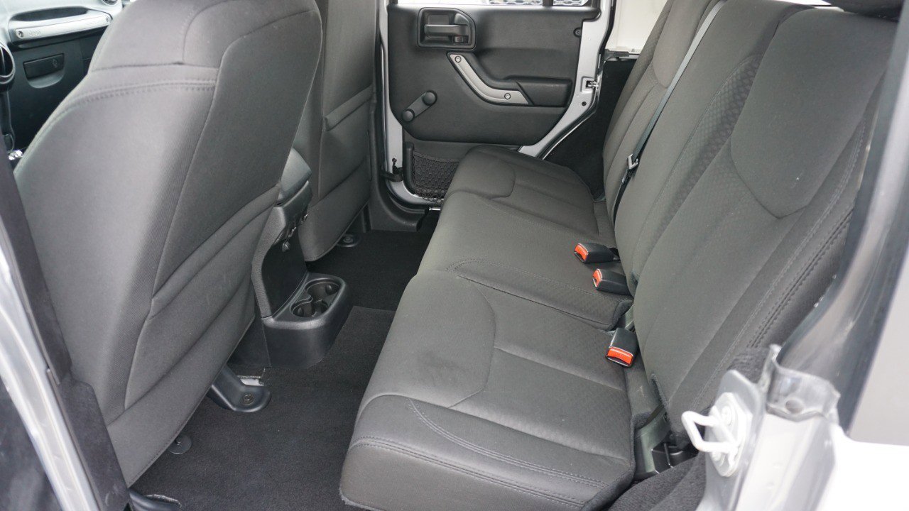 Used 2016 Jeep Wrangler Unlimited Sport w/ Connectivity Group image 27