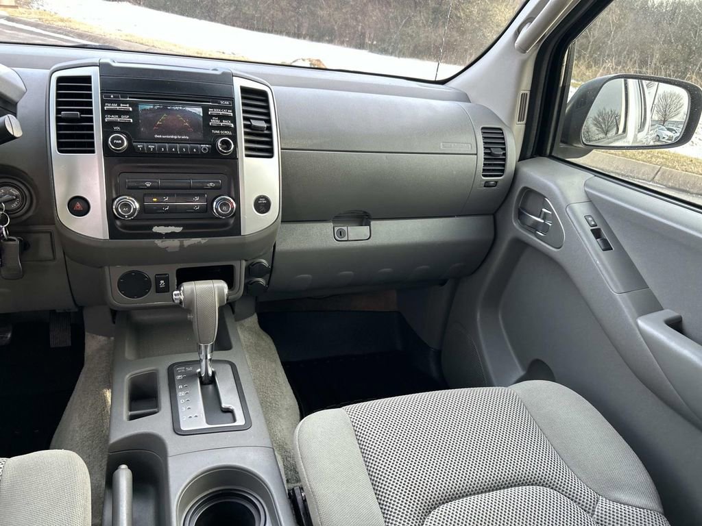 Used 2014 Nissan Frontier SV image 16