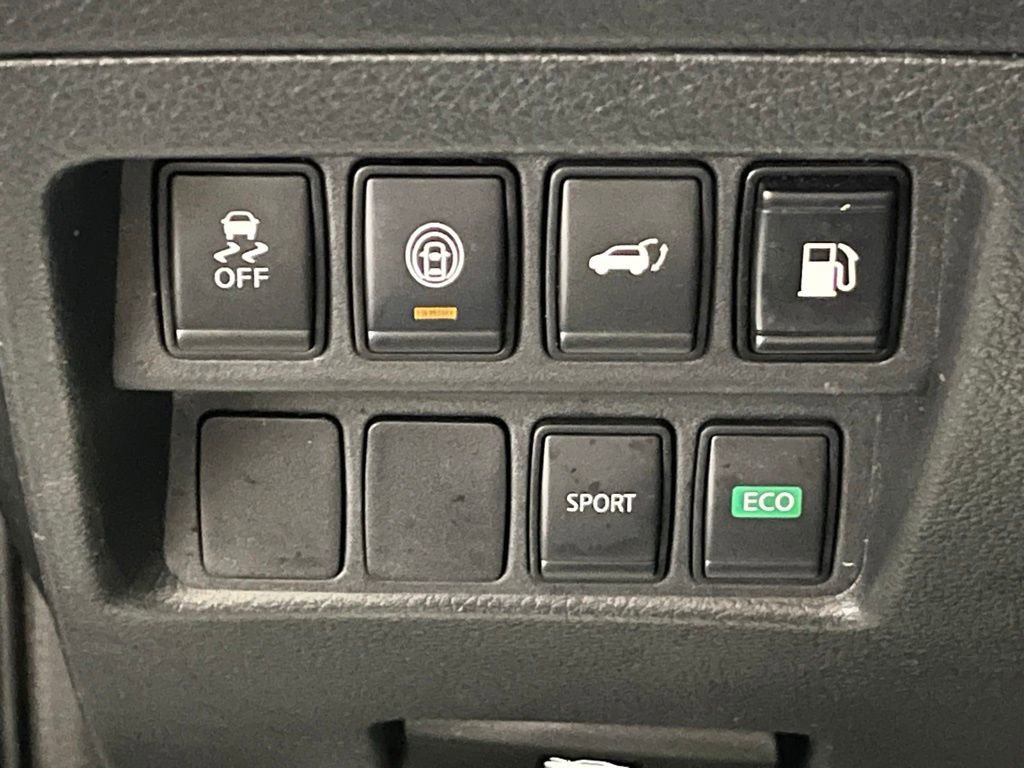 Used 2020 Nissan Rogue SV FWD image 15