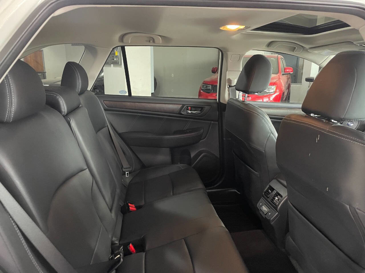 Used 2018 Subaru Outback 3.6R Limited image 26