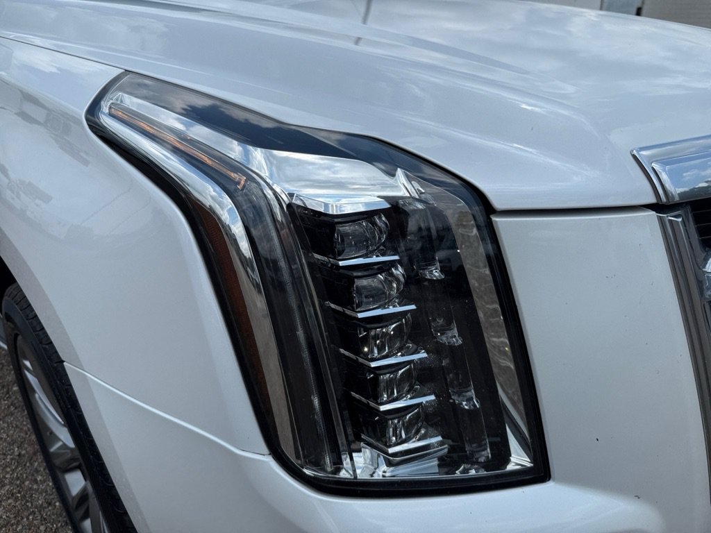 Used 2019 Cadillac Escalade ESV Luxury AWD/4WD image 40