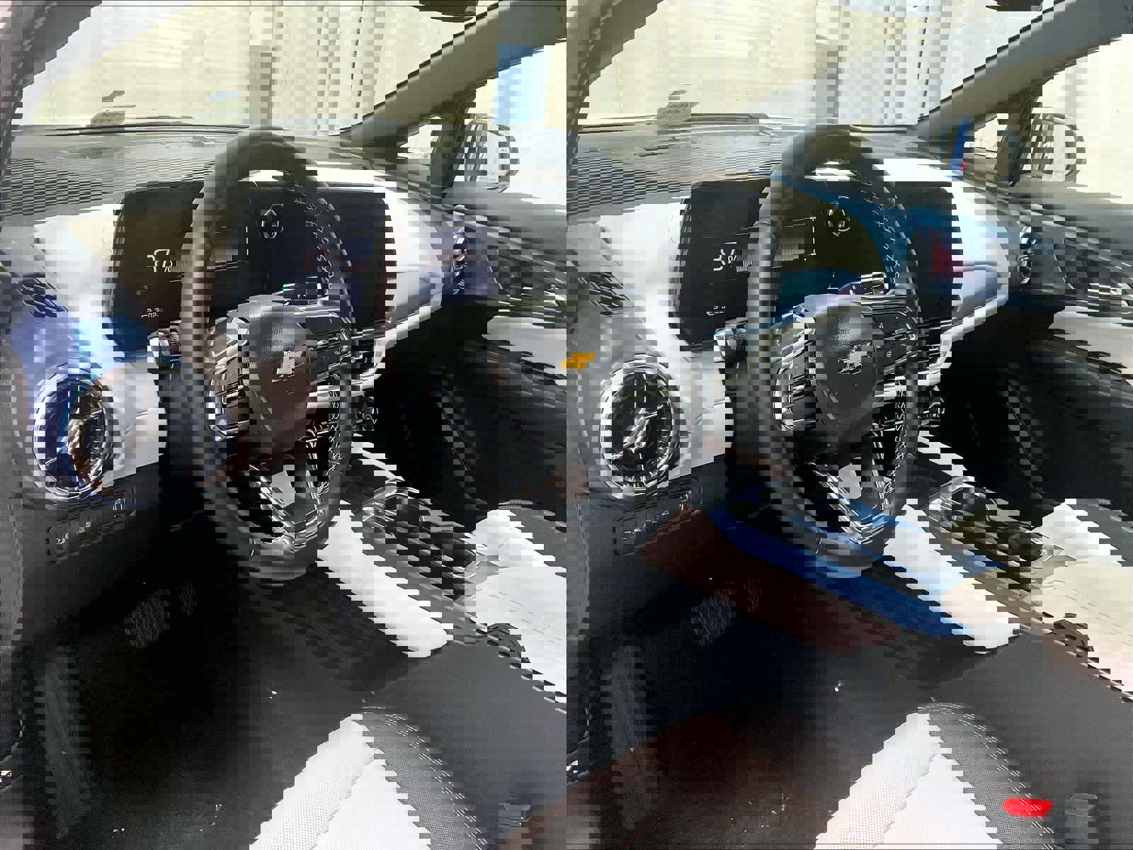 Used 2025 Chevrolet Equinox EV LT image 8