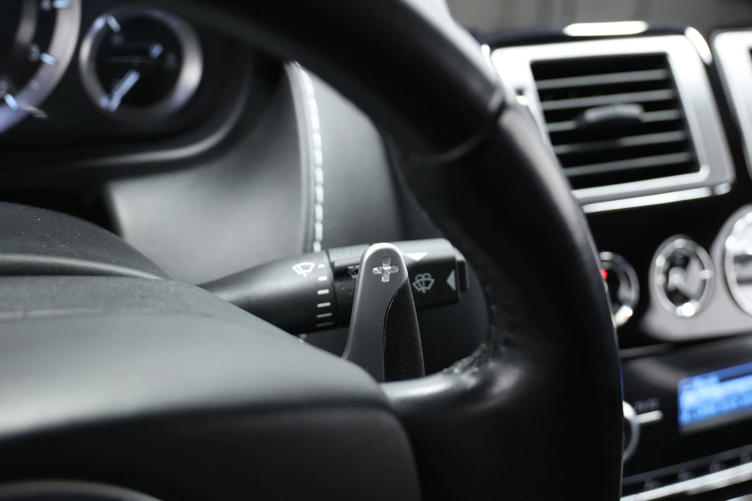 Used 2015 Aston Martin Rapide S image 24