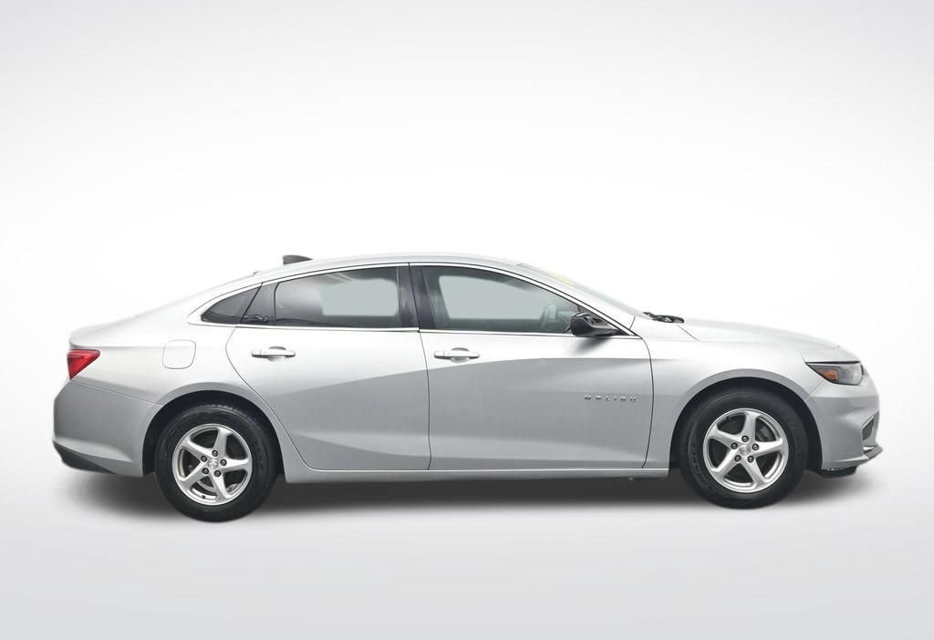 Used 2017 Chevrolet Malibu LS w/ LPO, Convenience Package 1 FWD image 4