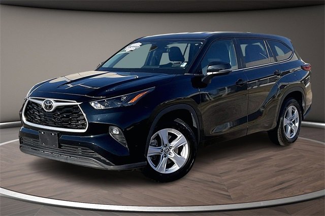 Used 2023 Toyota Highlander LE image 1