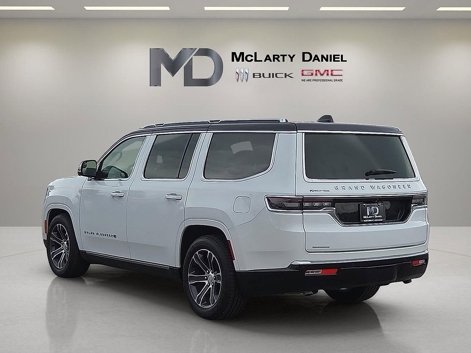 Used 2023 Jeep Grand Wagoneer 4WD image 4