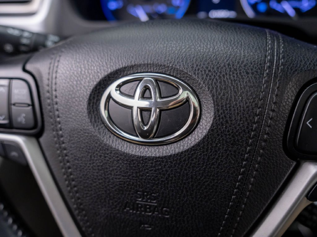 Used 2019 Toyota Highlander XLE AWD/4WD image 27