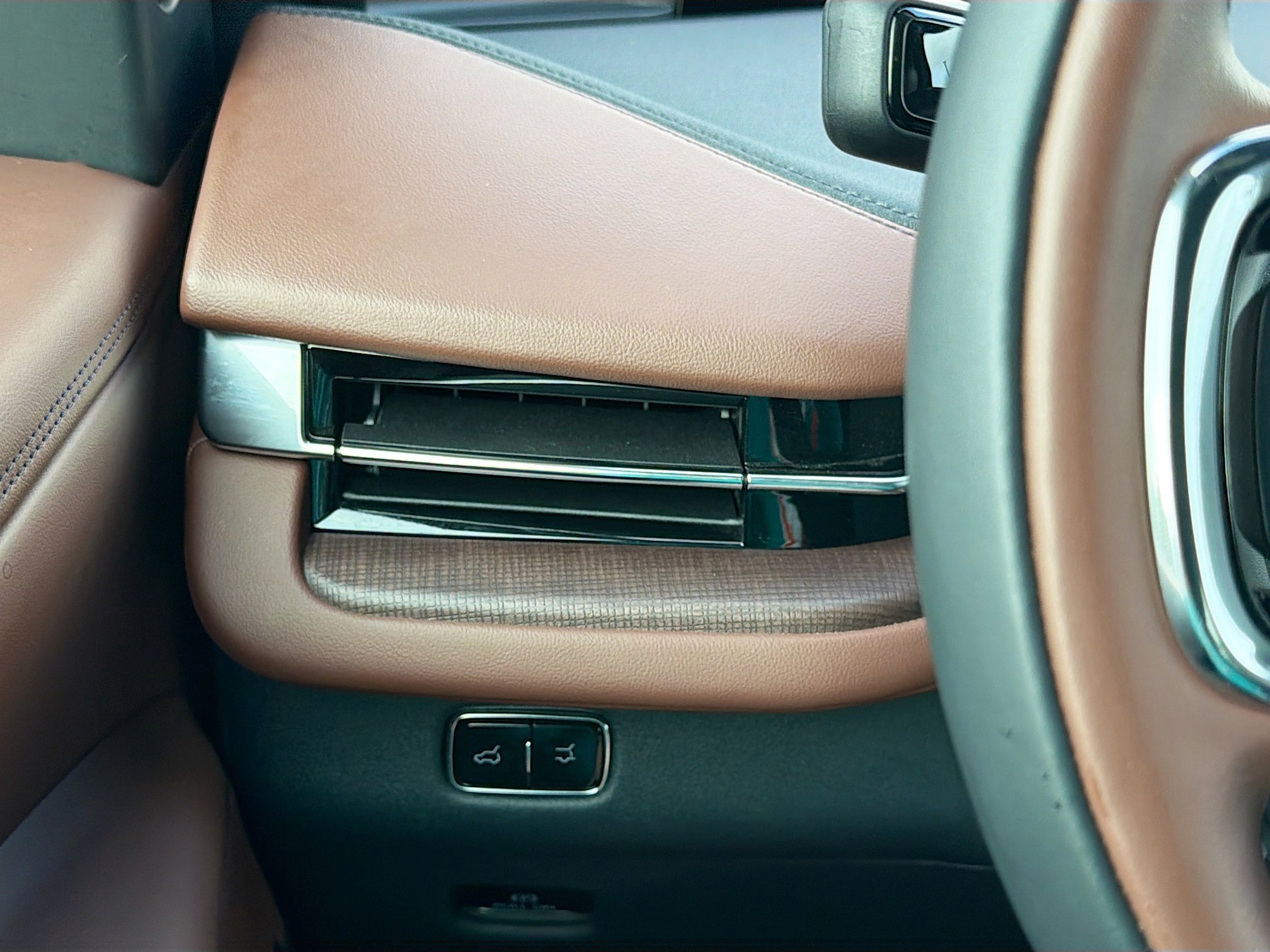 Used 2025 Lincoln Navigator L Reserve image 36