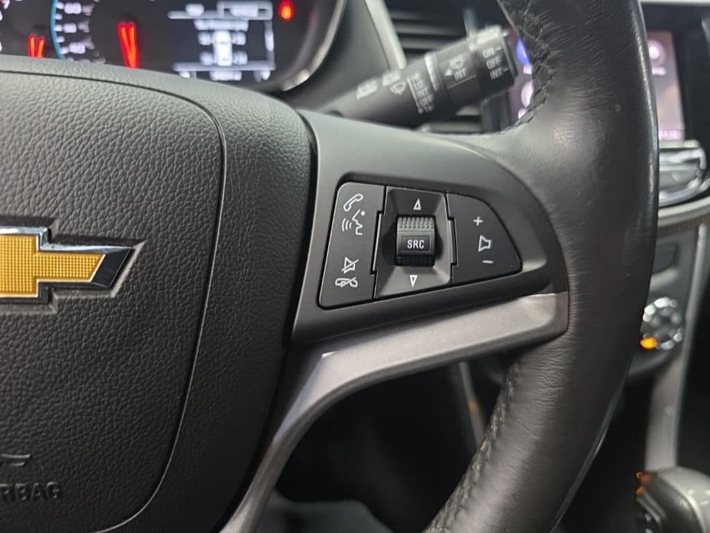 Certified 2022 Chevrolet Trax LT w/ Driver Confidence Package FWD image 26