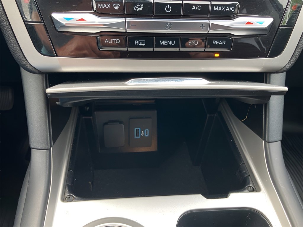 Used 2022 Ford Explorer XLT image 25